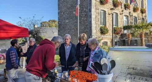 photo du marché des producteurs plumaudan en octobre 2023